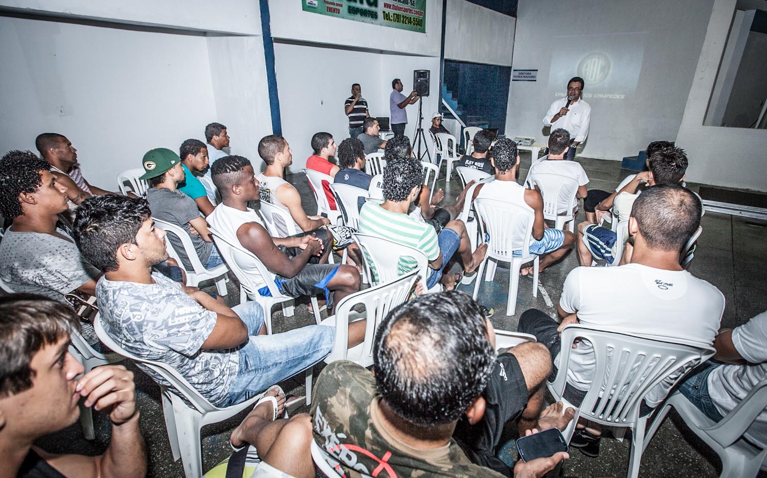 Palestra sobre preparação física aos atletas 