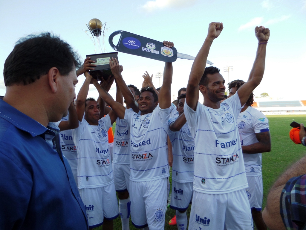 DRAGÃO SOBERANO
