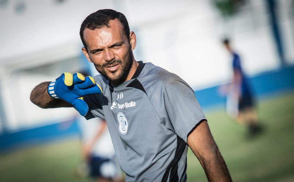 Goleiro Fábio deixa o Confiança