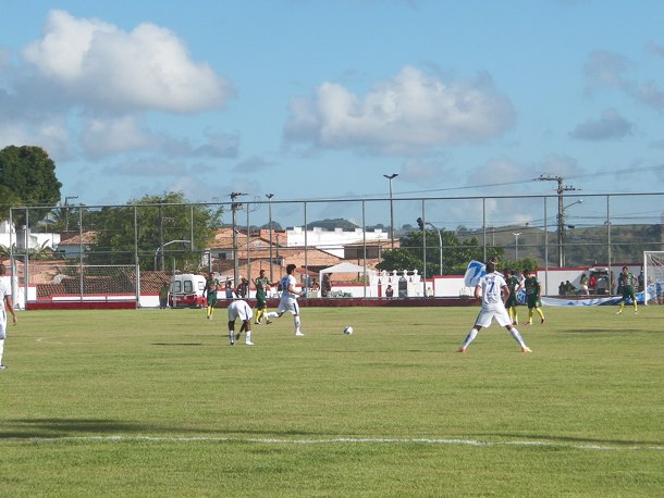 Confiança faz boa estreia no Estadual