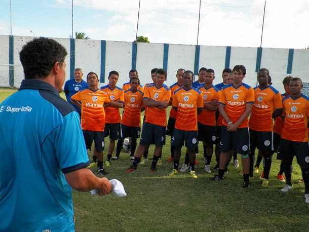 Primeiro treino com novo técnico