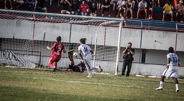 Confiança vence o clássico