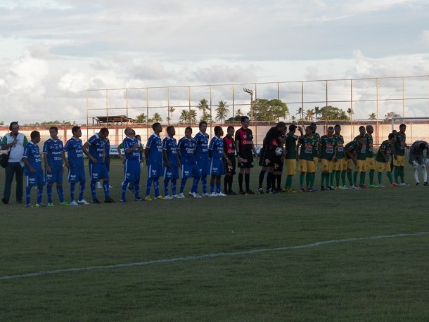 Confiança assume a liderança do campeonato