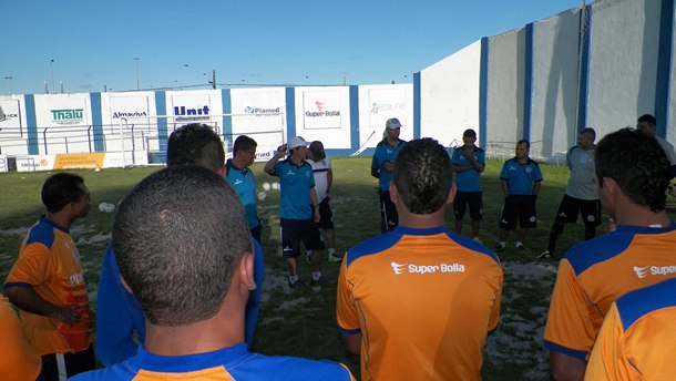 Equipe do Confiança treina intensamente