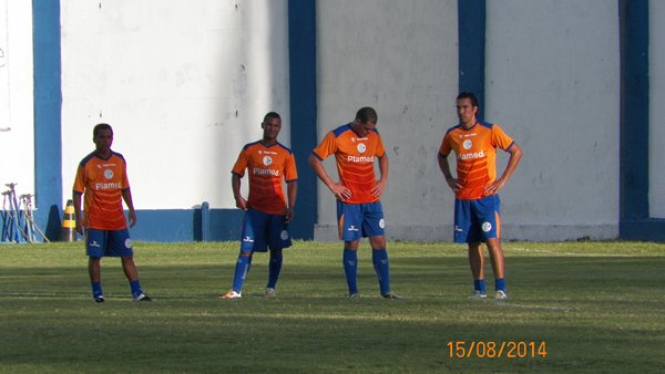 Everton treina com time titular