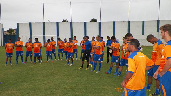 Betinho faz alterações para definir time