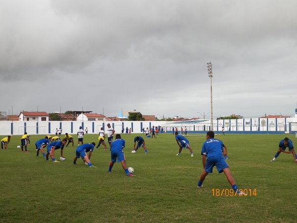 Time principal faz treinamento físico   