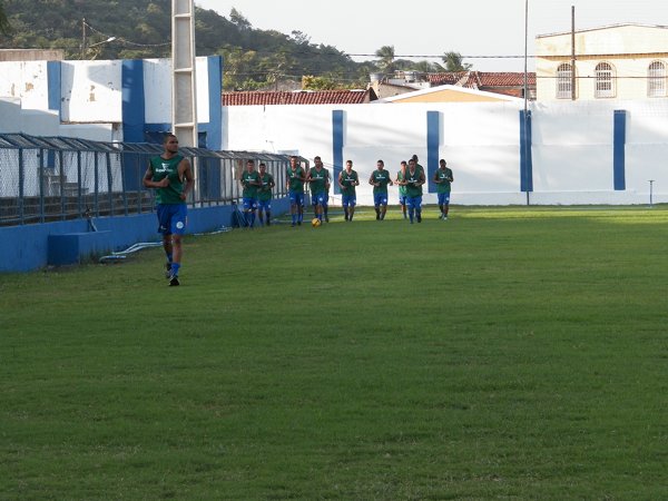 Confiança treina para enfrentar o Central