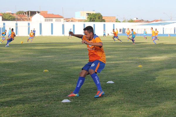 Pedrinho treina sem dor