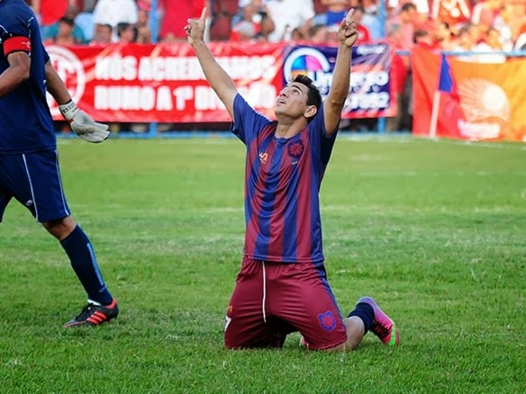 Confiança contrata atacante Renan