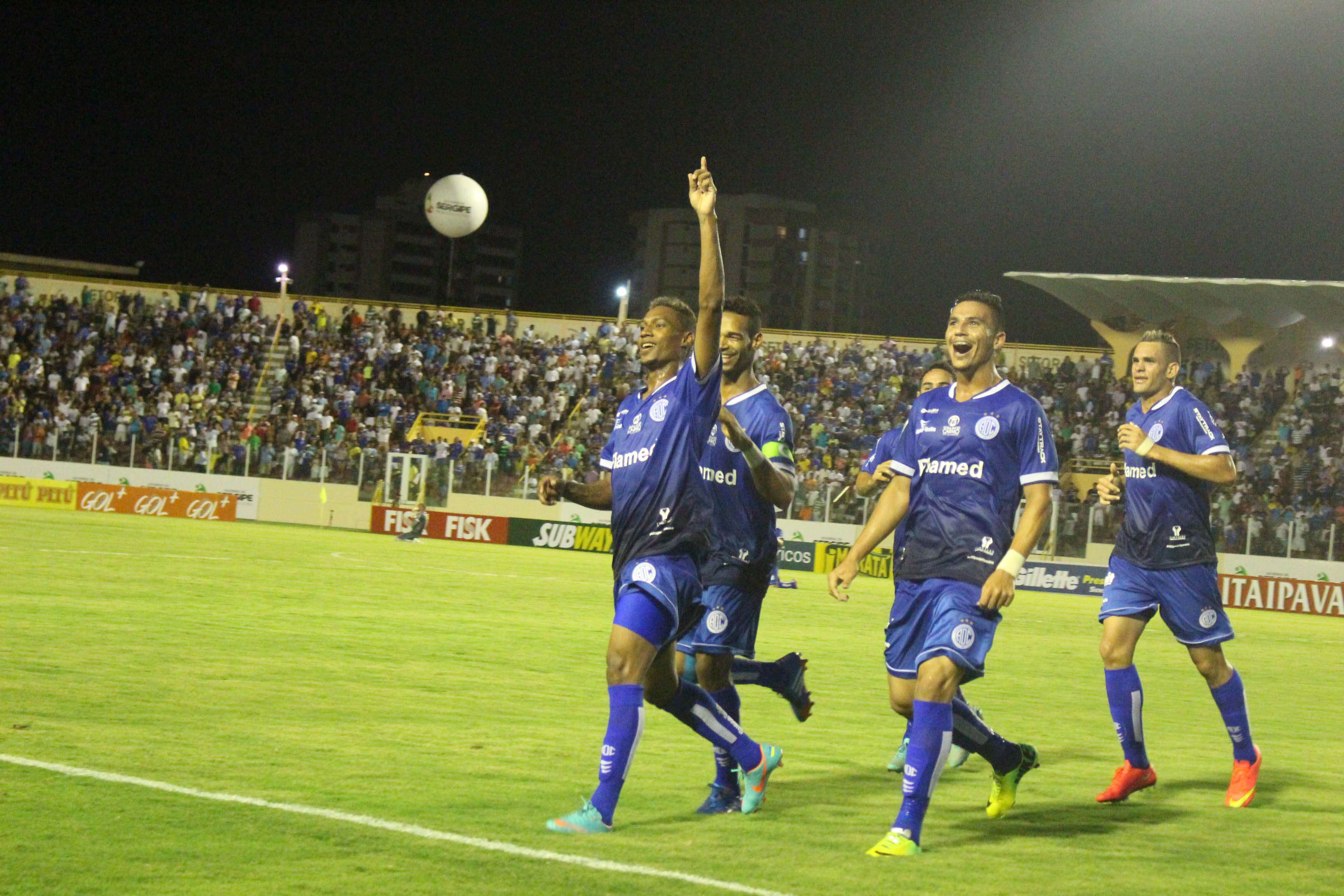 Confiança bate o Vitória na estreia do Nordestão