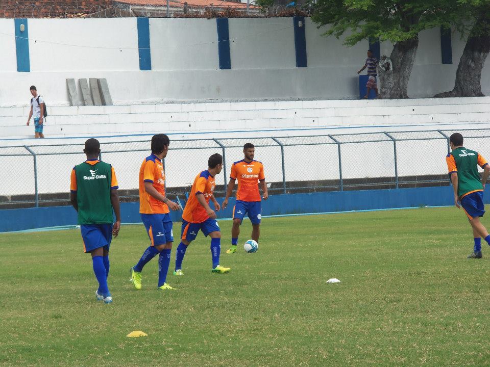 Confiança segue treinando para o duelo contra o Serrano