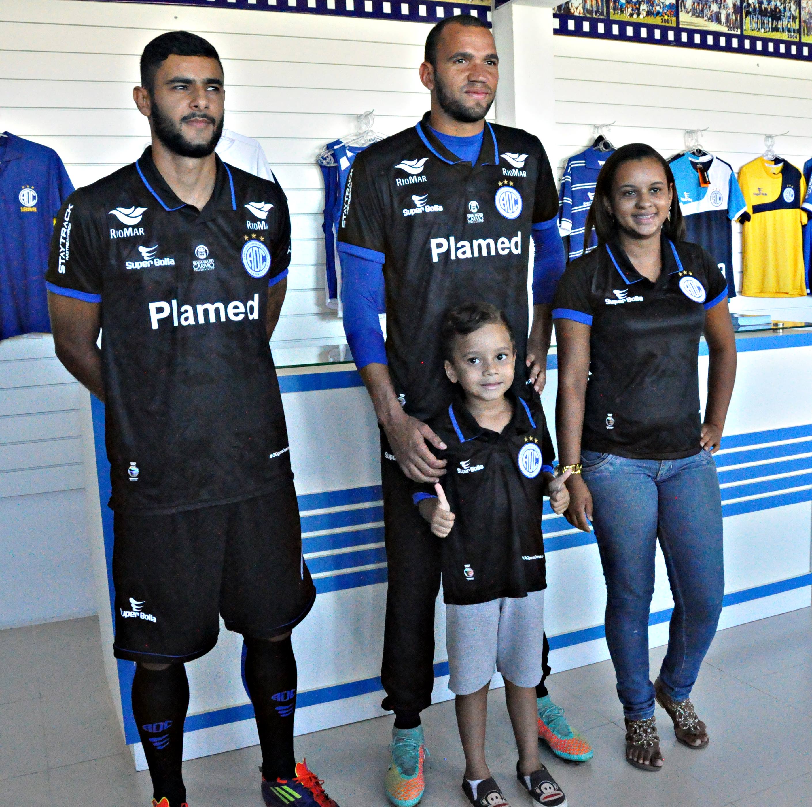 Confiança lança terceiro uniforme
