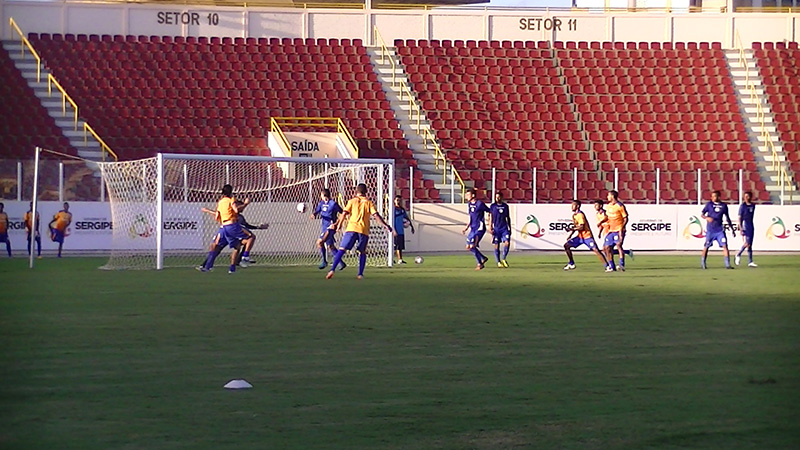 COM ALMIR DIAS ENTRE OS TITULARES, CONFIANÇA VENCE TIME SUB-19 DE GOLEADA