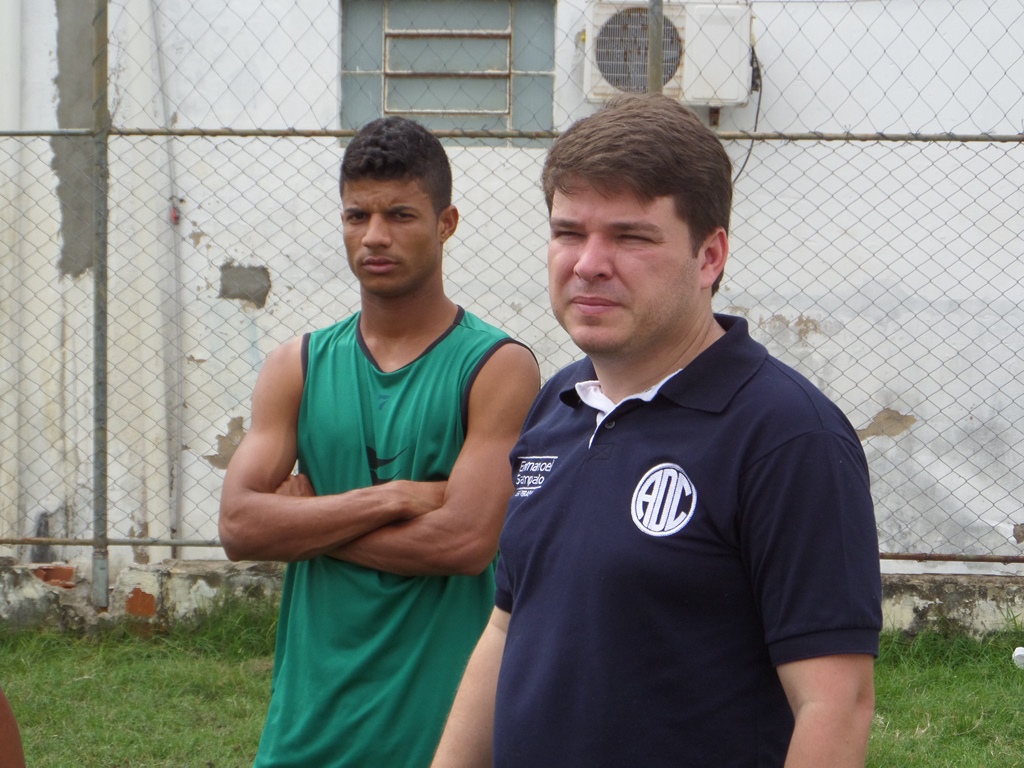 ELE ESTÁ VOLTANDO