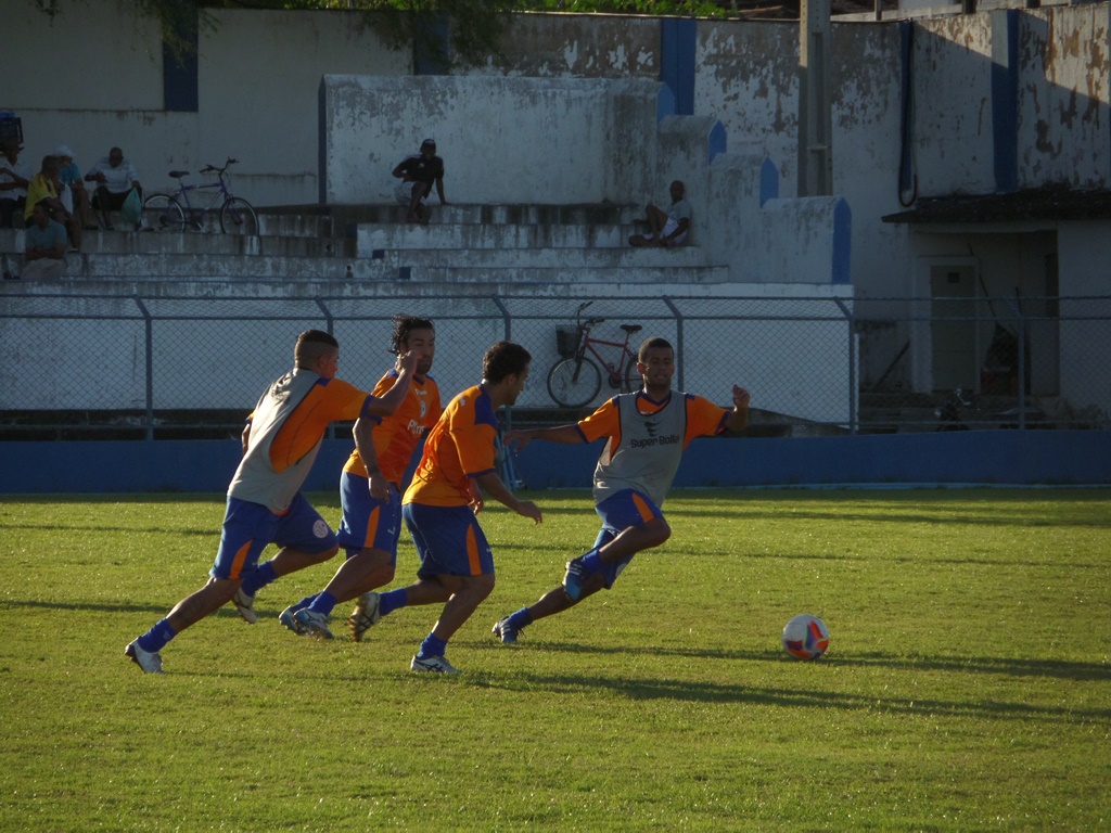 JUNTO E MISTURADO
