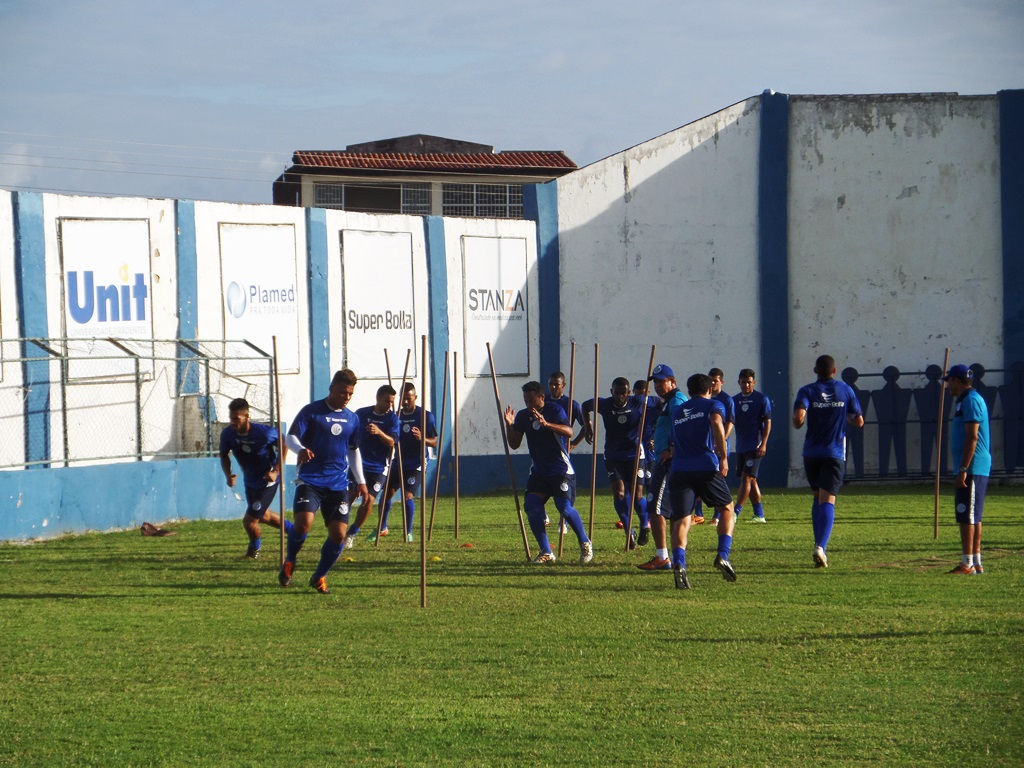 MÃOS À OBRA