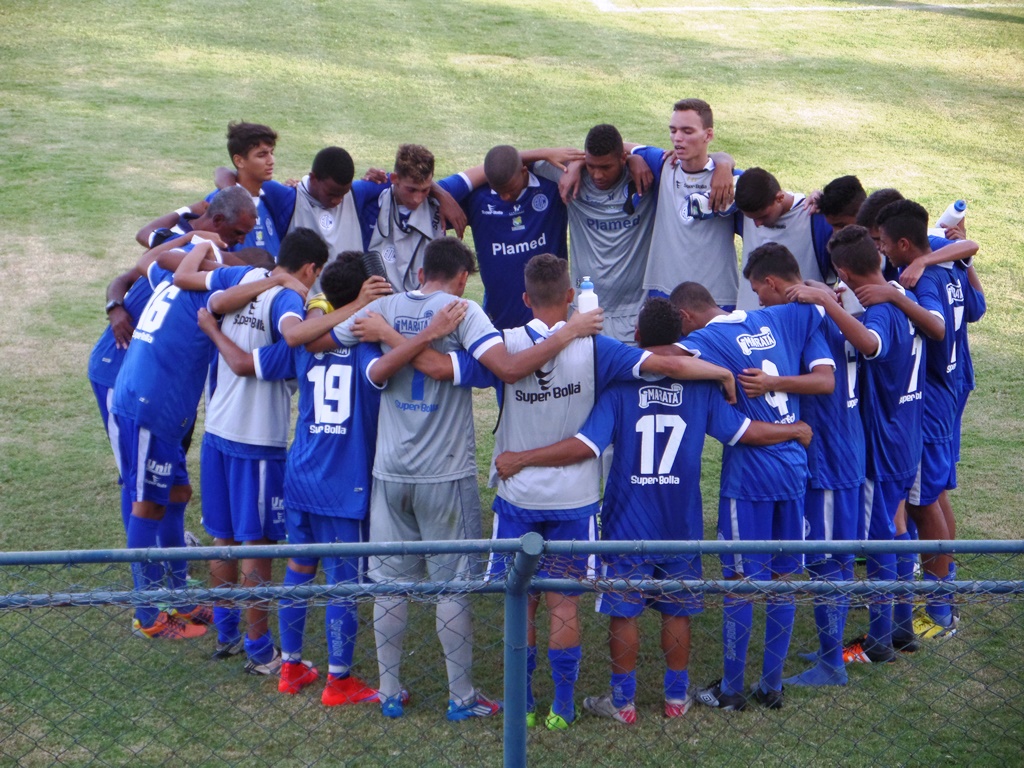UNIDOS E FORTES